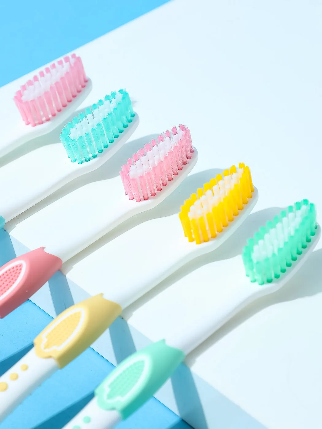 Colored Coolness Toothbrush 5 Pack