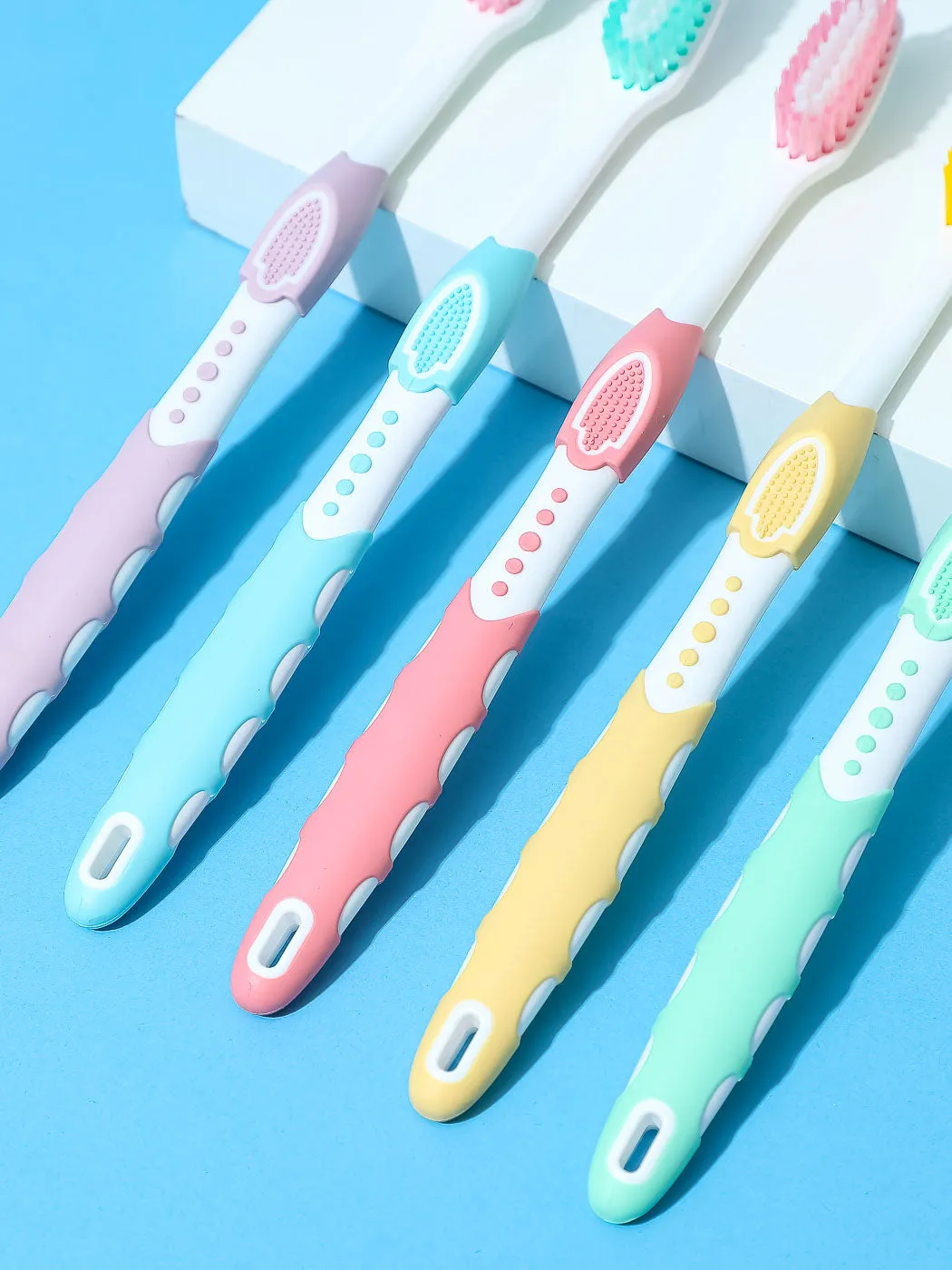 Colored Coolness Toothbrush 5 Pack