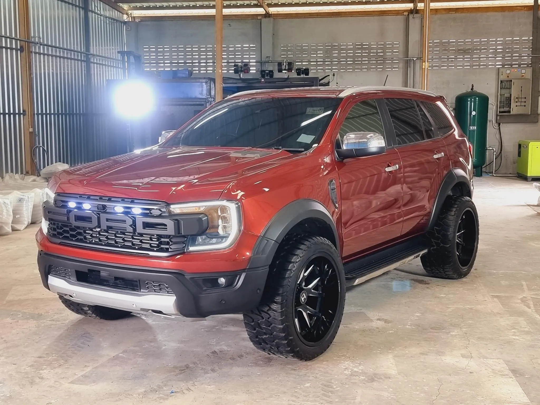 NEXT-GEN EVEREST RAPTOR WIDE BODY KIT, FRONT BUMPER & REAL RAPTOR GRILL