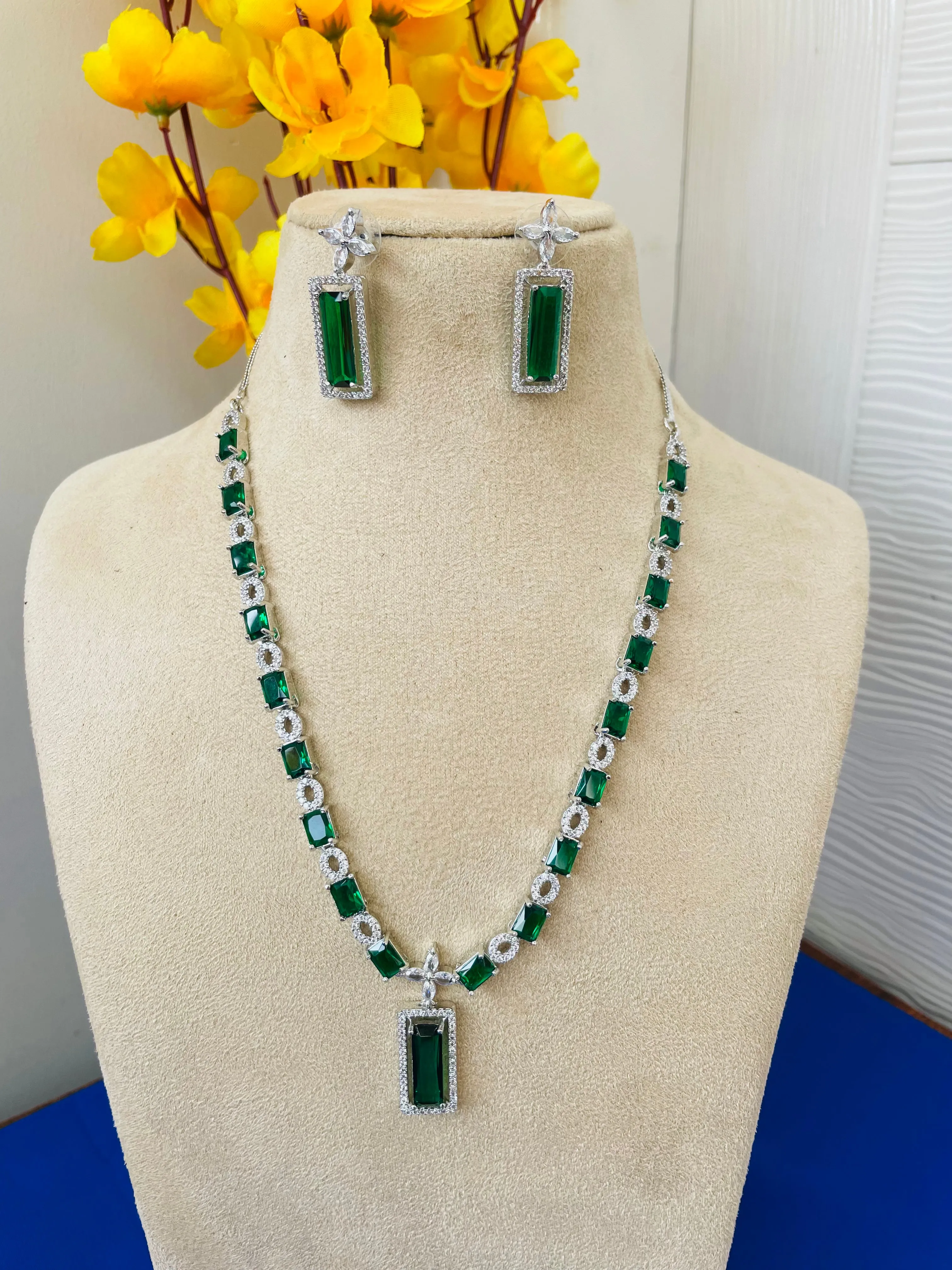 PENDENT NECKLACE GREEN-Elegance101