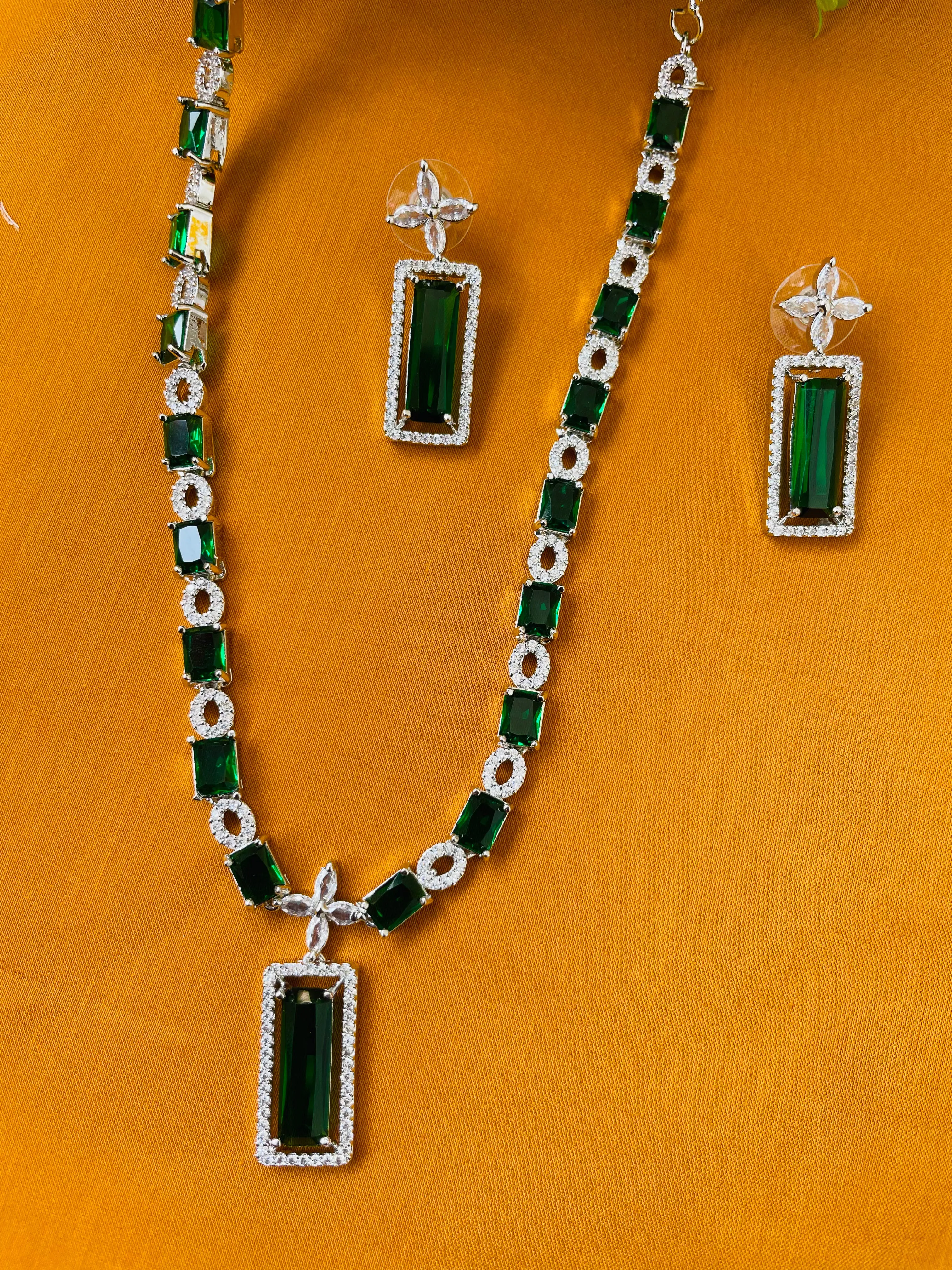 PENDENT NECKLACE GREEN-Elegance101